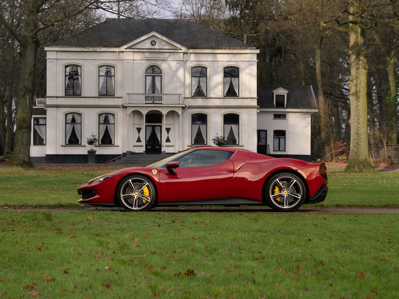 Ferrari 296 GTB - 3.0 V6 | Rosso Mugello | Daytona Racing Seats | Lift | Pass. Display | JBL - AutoWereld.nl