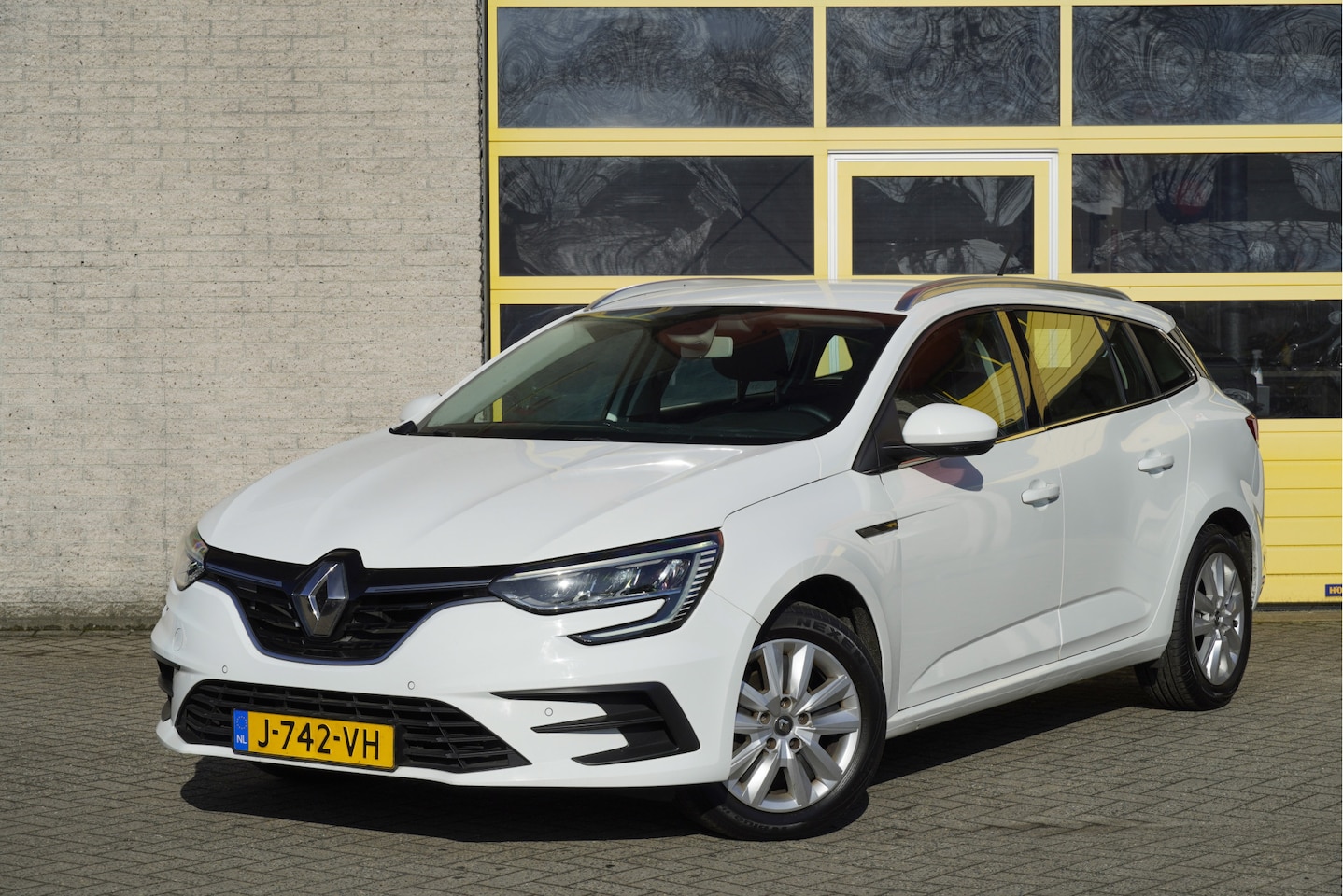 Renault Mégane Estate - 1.3 TCe Zen BJ2020 Led | Navi | Pdc | App-Connect | Trekhaak | Dynamische knipperlichten | - AutoWereld.nl