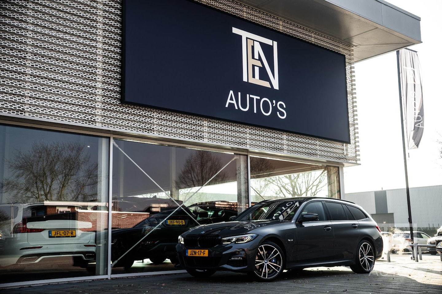 BMW 3-serie Touring - 330e xDrive M Sport Plus | HUD | Laser | Leder | Panodak | Trekhaak | 19" - AutoWereld.nl