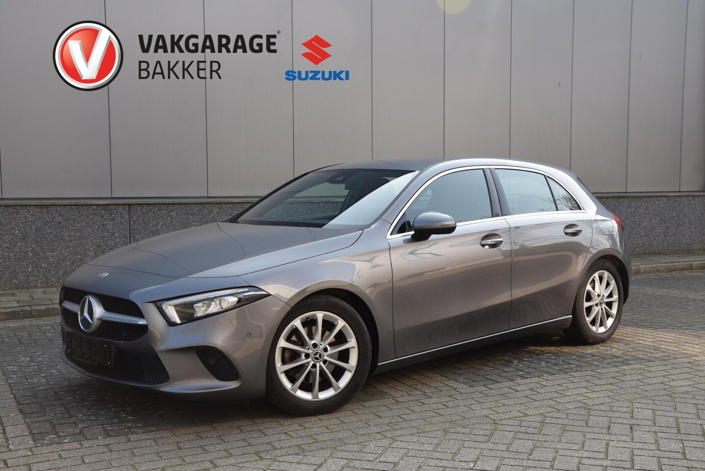 Mercedes-Benz A-klasse - 200 Launch Edition | Automaat | trekhaak elektrisch uitklapbaar | stof/lederen bekleding | - AutoWereld.nl