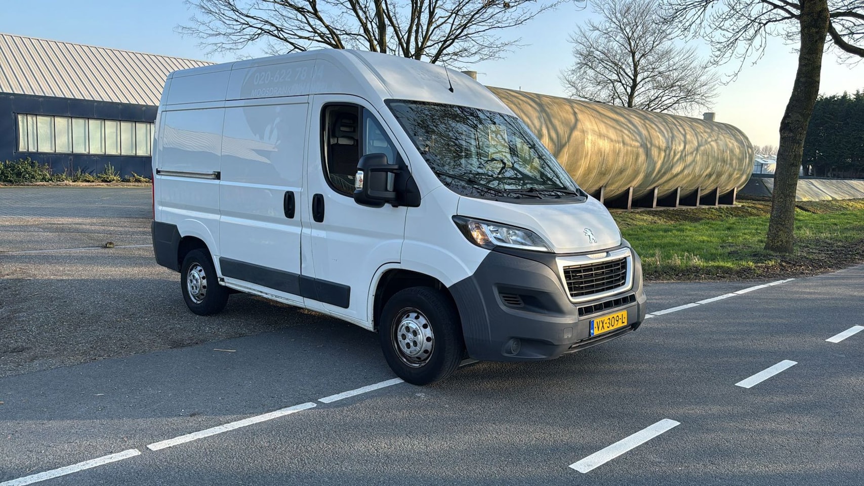 Peugeot Boxer - 335 2.2 HDI L1H2 XR 149.000 NAP AIRCO WIT 2016 - AutoWereld.nl