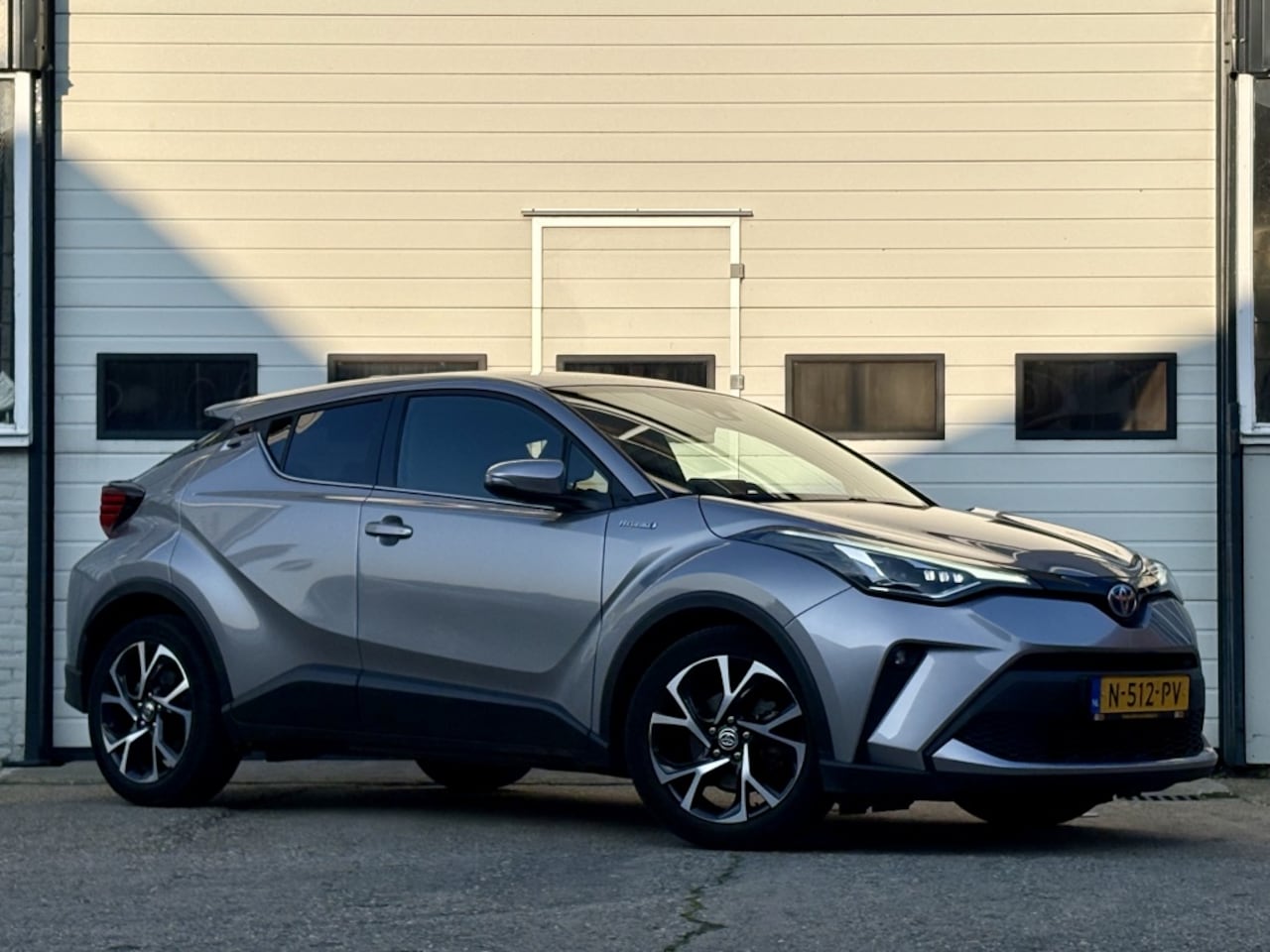 Toyota C-HR - 1.8 Hybrid Style Navi | Climate | Camera | Stoelverwarming - AutoWereld.nl