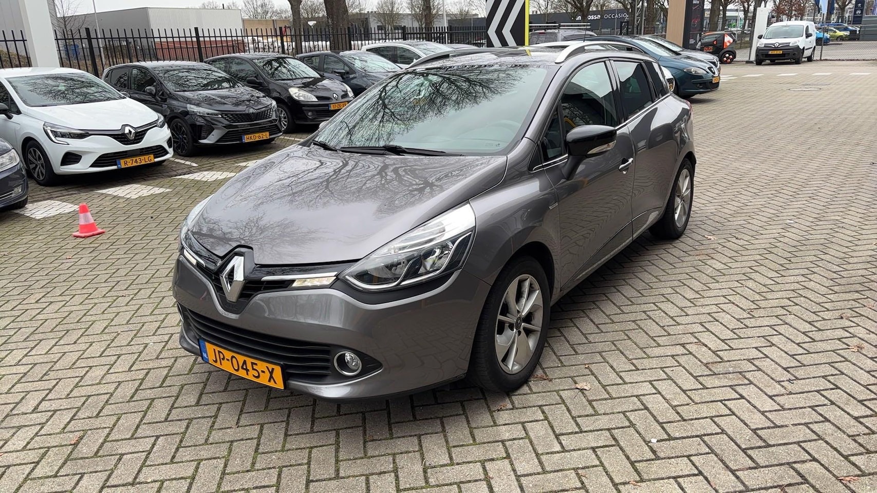 Renault Clio Estate - 0.9 TCe Limited | Airco | Trekhaak | DAB+ | Elektrische ramen voor | Navigatie | Bluetooth - AutoWereld.nl
