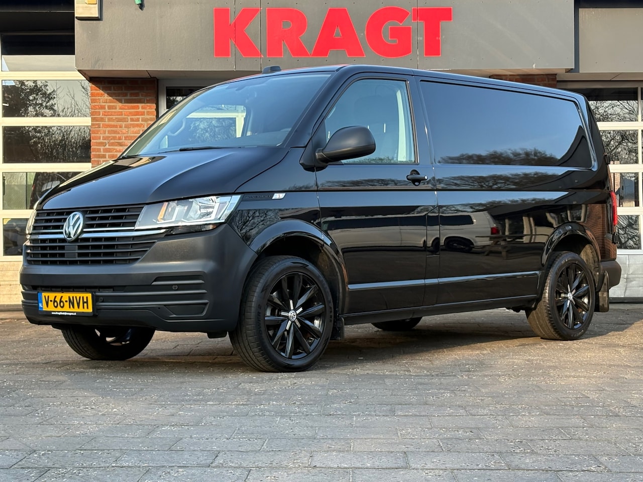 Volkswagen Transporter - 2.0 L1H1 150 PK automaat! APPLE Carplay, adaptieve cruise control, achteruitrijcamera, dri - AutoWereld.nl