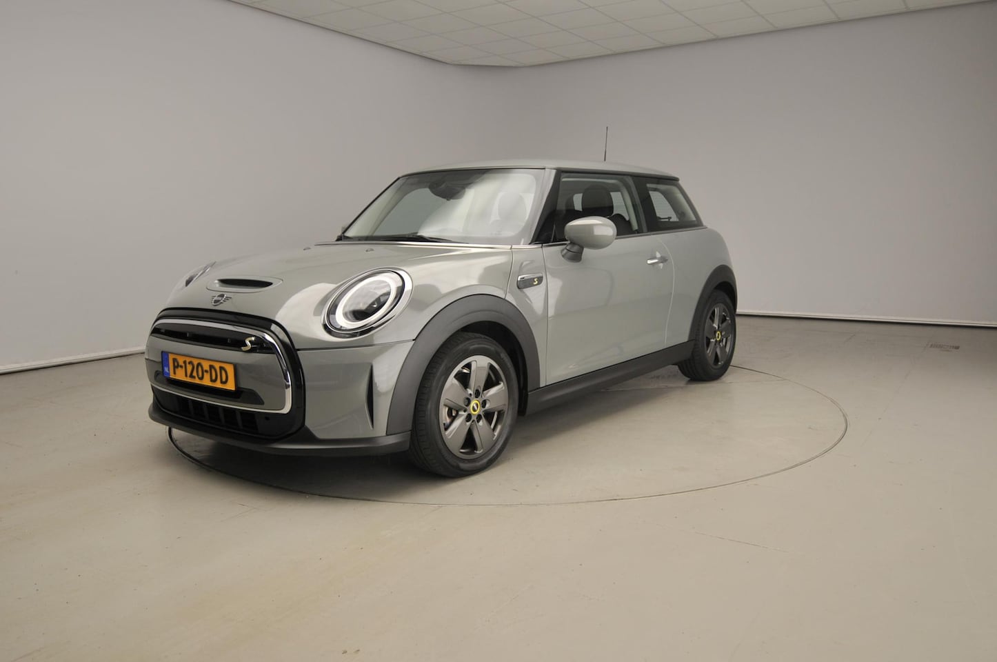 MINI Mini-Electric - 3-deurs Copper SE Sportstoelen / Climate / Cruise / LED / PDC / Alu wielen 16 inch - AutoWereld.nl