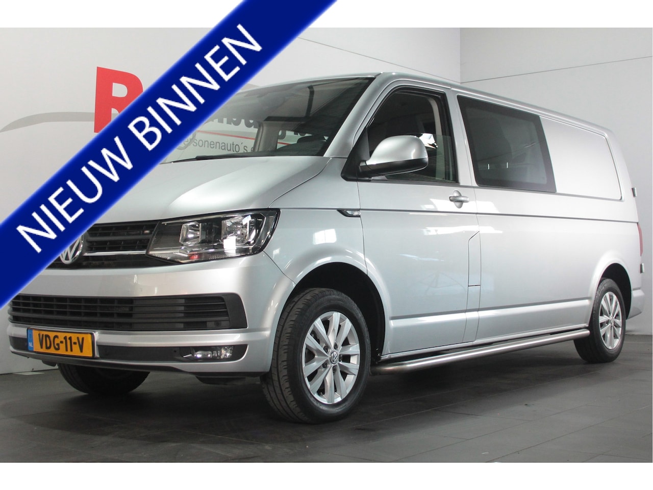 Volkswagen Transporter - 2.0 TDI L2H1 DC - Carplay / PDC / Trekhaak - AutoWereld.nl