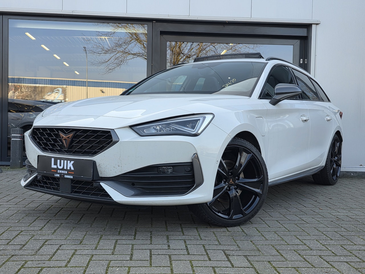 CUPRA Leon Sportstourer - 1.4 e-Hybrid Black Edition + PANO DAK + FULL LINK - AutoWereld.nl
