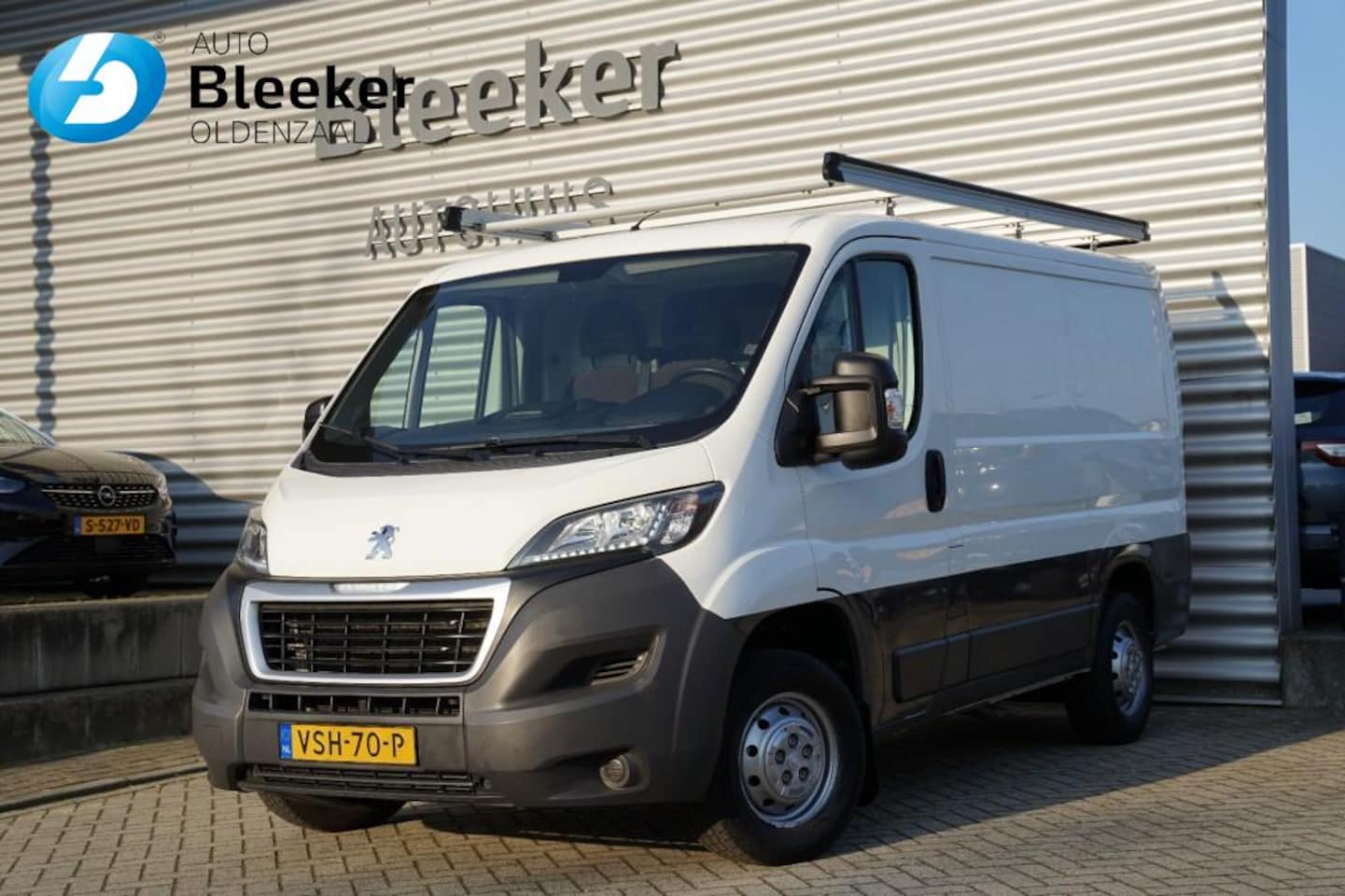 Peugeot Boxer - 330 2.2 HDI L1H1 XR Imperiaal Airco Cruise Trekhaak - AutoWereld.nl