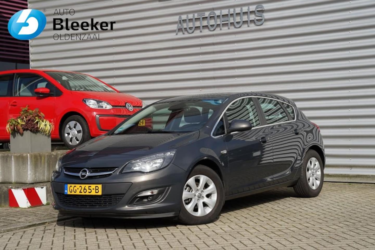Opel Astra - 1.4T 120pk Blitz Ecc Cruise Navi BT 5-drs NL-auto! - AutoWereld.nl