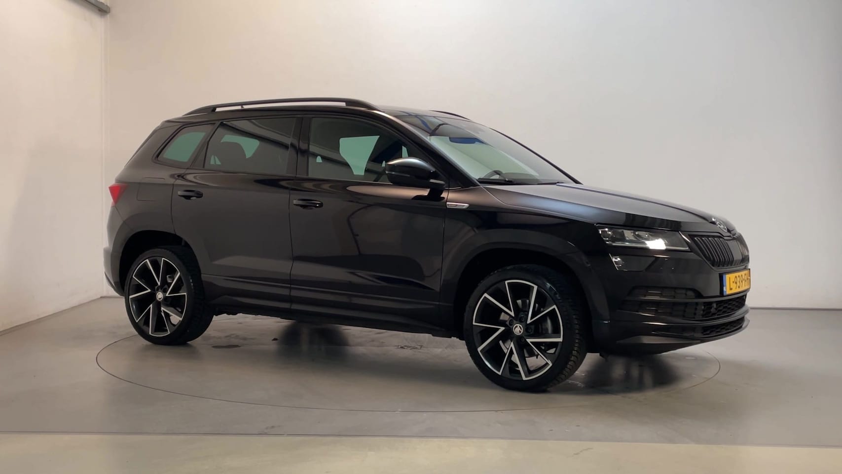 Skoda Karoq - 1.5 TSI 150pk DSG ACT Sportline Business Stoelverwarming Sfeerverlichting Virtual Cockpit - AutoWereld.nl