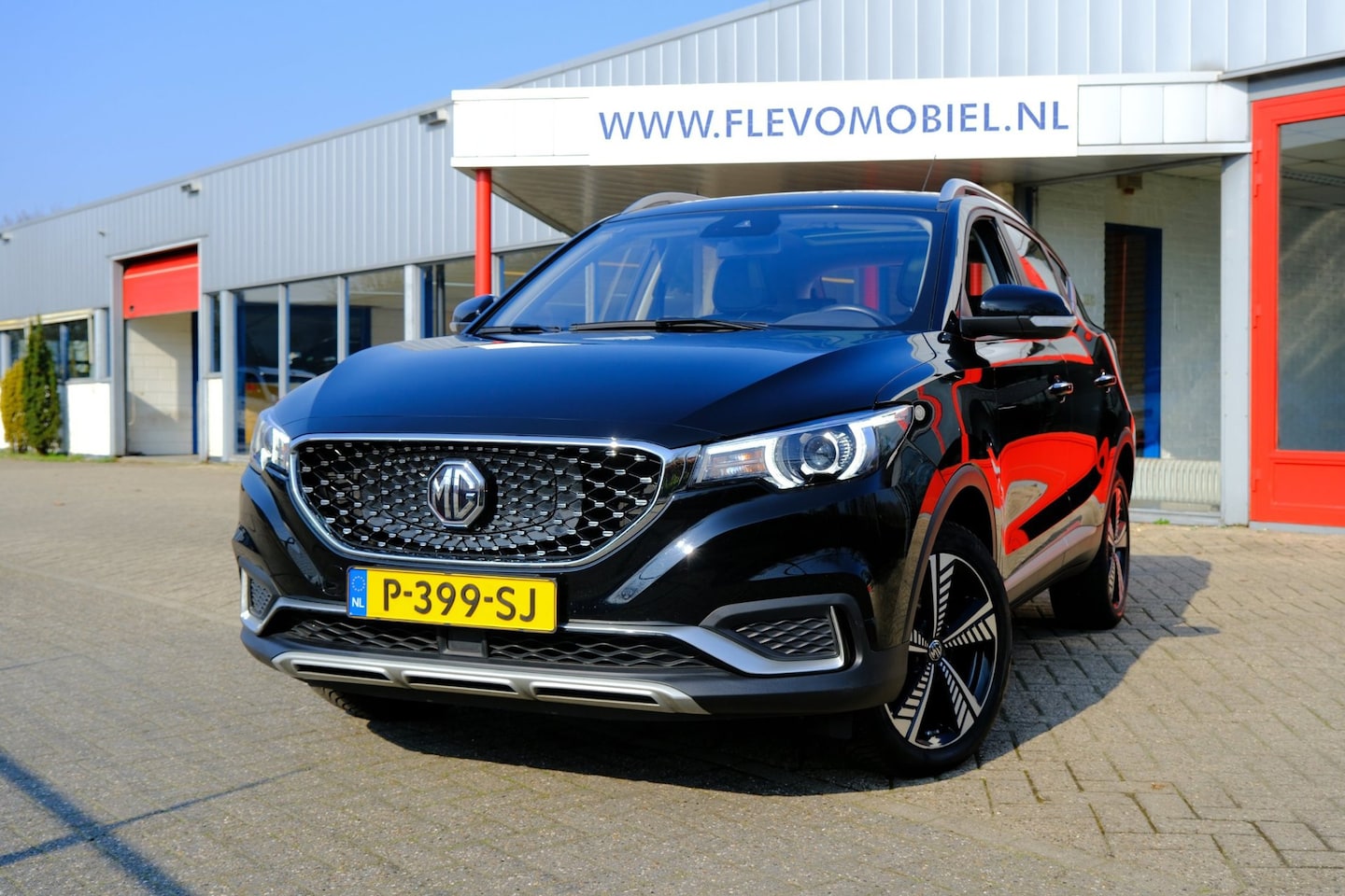 MG ZS - Luxury 45 kWh Aut. Pano|Leder|Adapt.Cruise|Airco|Carplay - AutoWereld.nl