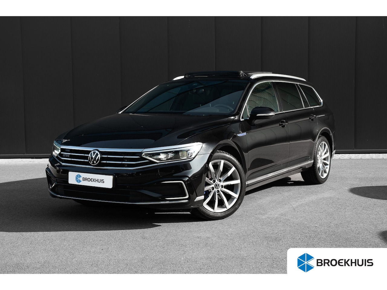 Volkswagen Passat Variant - 1.4 TSI PHEV 218pk GTE Business | Panoramadak | Trekhaak | Achteruitrijcamera | Keyless | - AutoWereld.nl