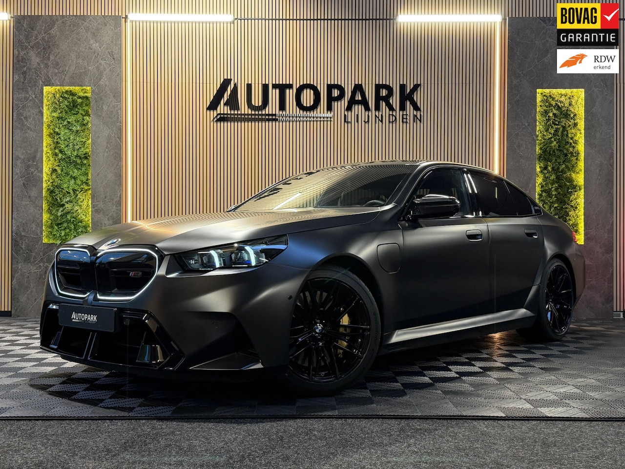 BMW M5 - 5-serie CARBON|KERAMISCH|AKRA|BOWERS & WILKNIS|727PK|FABRIEKSGARANTIE|BOMVOL! - AutoWereld.nl