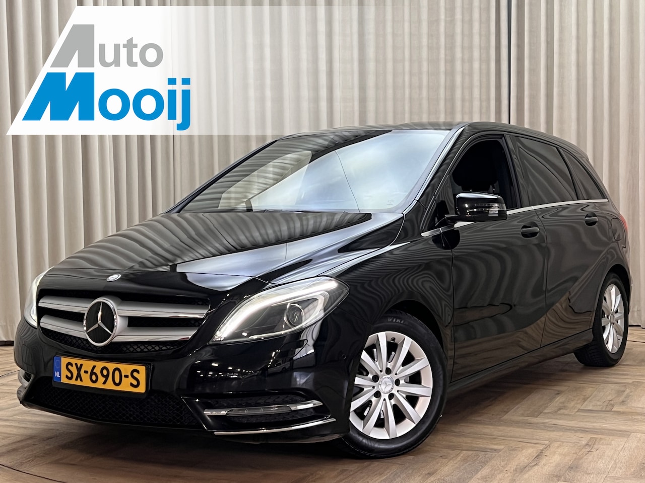 Mercedes-Benz B-klasse - 180 Prestige *Afn. Trekhaak* Camera / Xenon / Stoelverw. / Privacy Glass + Chrome / Naviga - AutoWereld.nl