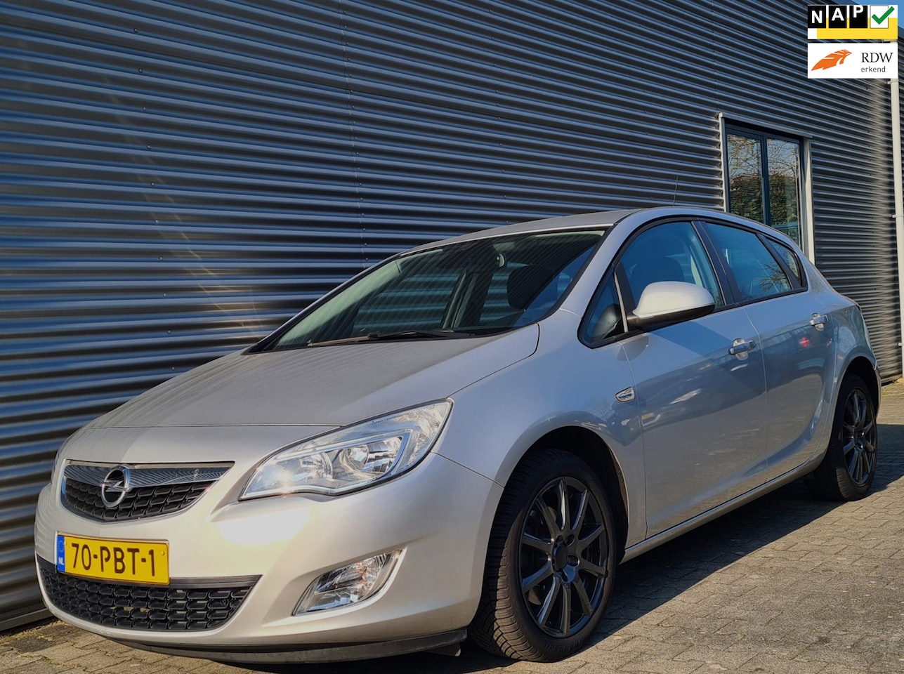 Opel Astra - 1.7 CDTi Edition 01-2011 Reflexzilver Metallic 151dkm NAP!!! - AutoWereld.nl