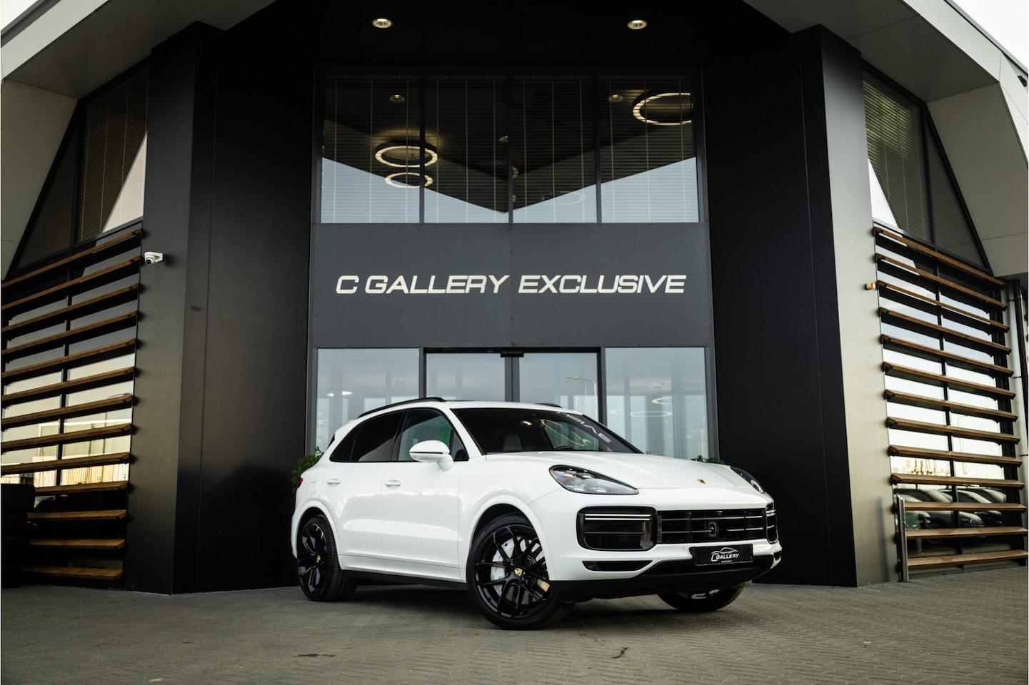 Porsche Cayenne - 4.0 Turbo - Origineel NL | Sport Chrhono + | Luchtvering | Elek. Trekhaak - AutoWereld.nl