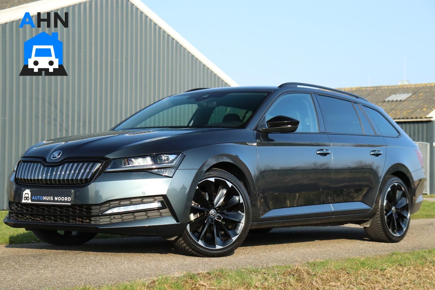 Skoda Superb Combi - iV / 218 PK / DSG / Sportline / Black Edition / Virtual Cockpit / Camera / Cruise Control - AutoWereld.nl