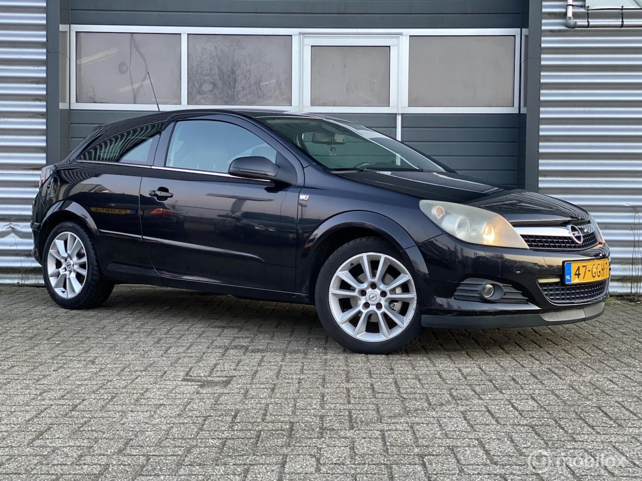 Opel Astra GTC - 1.8 140PK 2008 Sport|17 Inch|Navi|Nwe APK|PDC - AutoWereld.nl