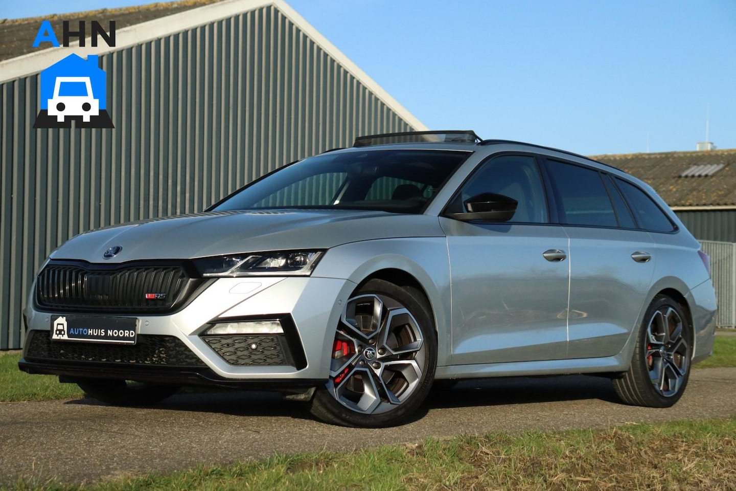 Skoda Octavia Combi - 2.0 TSI RS / 245PK! / Vol Opties! / DSG / Pano / Canton / Camera / Trekhaak / 18"! - AutoWereld.nl