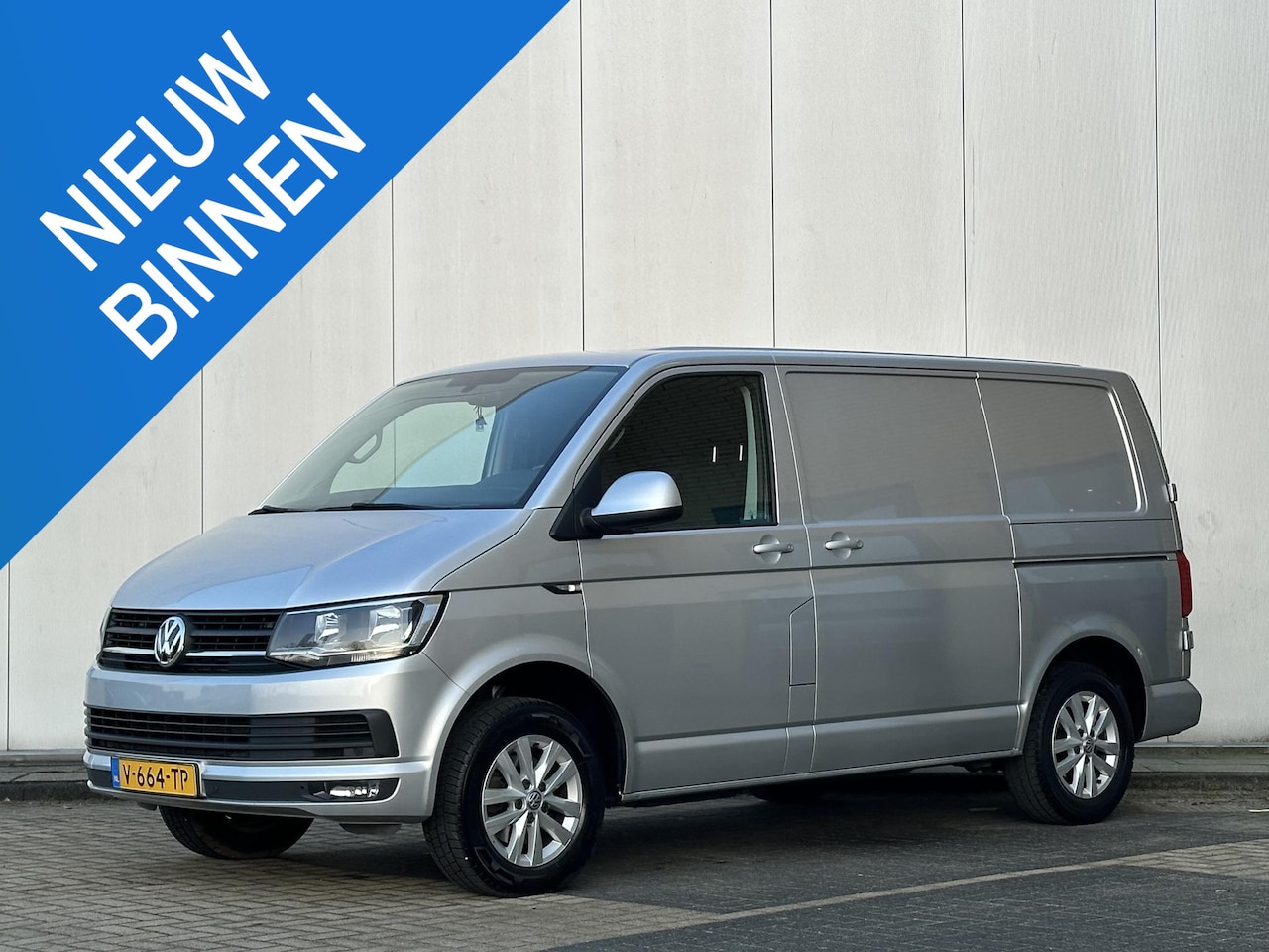 Volkswagen Transporter - 2.0 TDI Highline 150PK l 2x Schuifdeur l Camera l CarPlay l - AutoWereld.nl