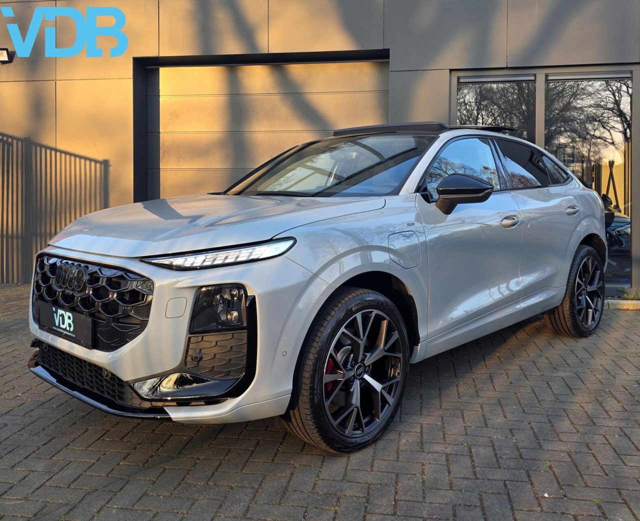 Audi Q3 Sportback - E-HYBRID 272PK S-Line PANO SONOS 360 VOL - AutoWereld.nl