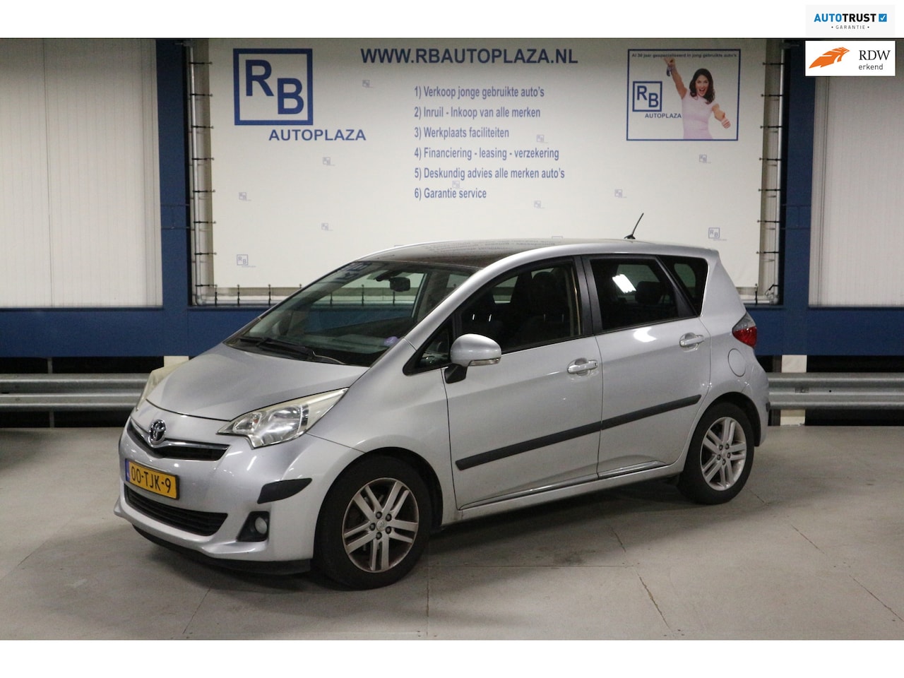 Toyota Verso S - 1.3 VVT-i Dynamic 12 MAANDEN GARANTIE/ AUTOMAAT/ PANO - AutoWereld.nl