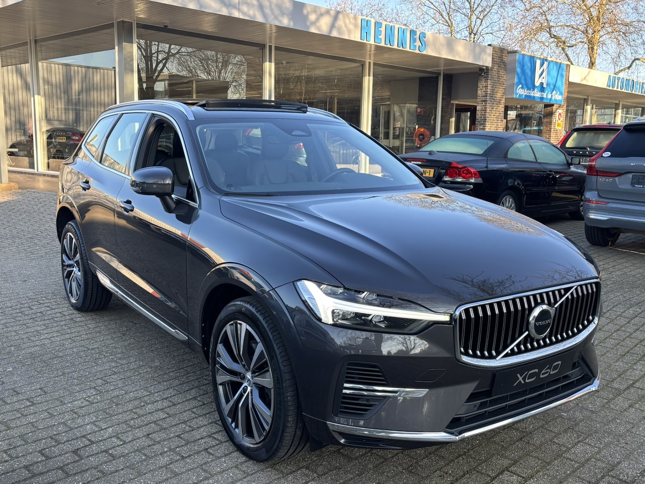 Volvo XC60 - T6 Recharge AWD Inscription Keyless Pano Pilot Assist Harman Kardon - AutoWereld.nl