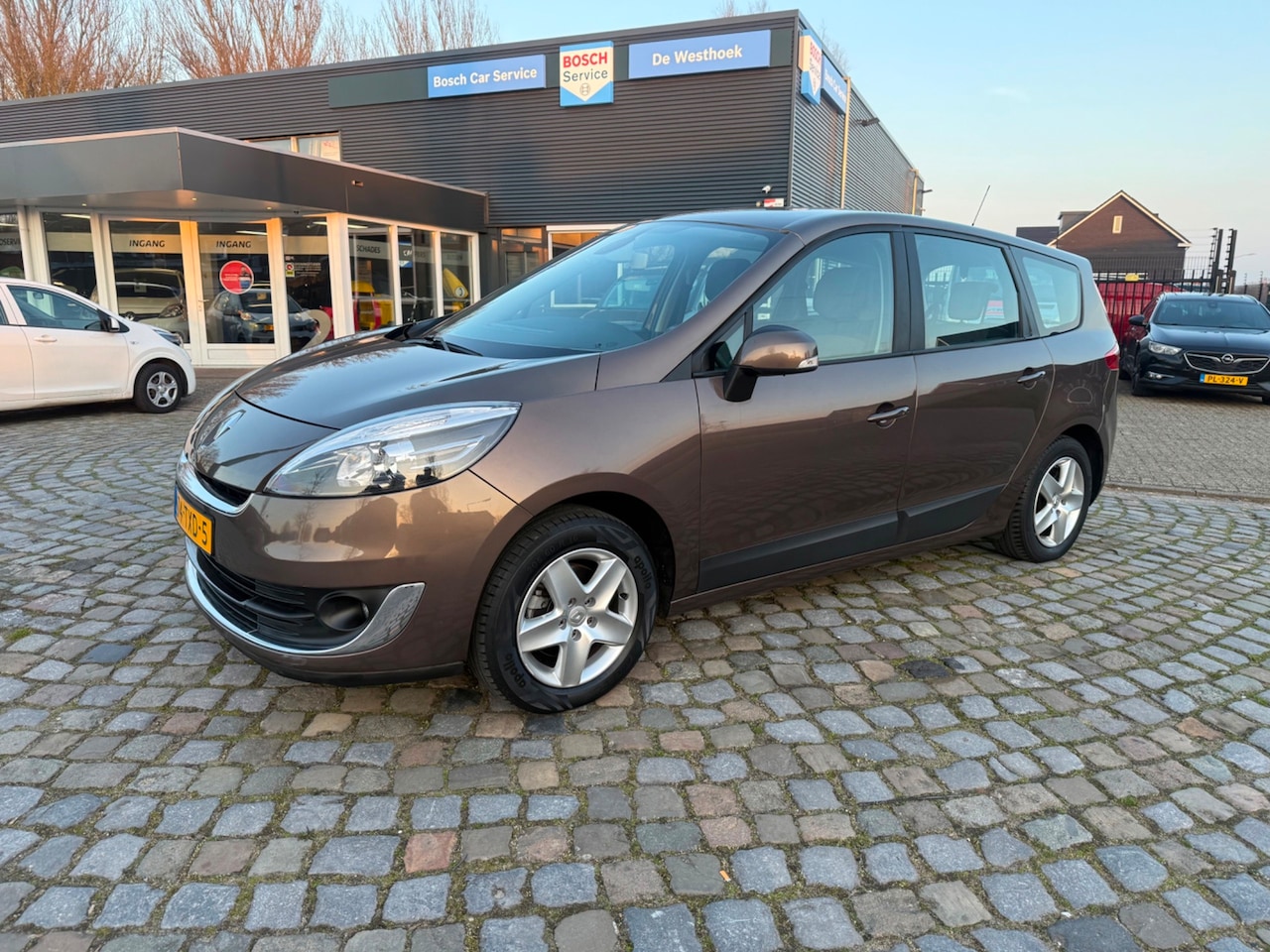 Renault Grand Scénic - 1.6 Expression Lage km-stand!! - AutoWereld.nl