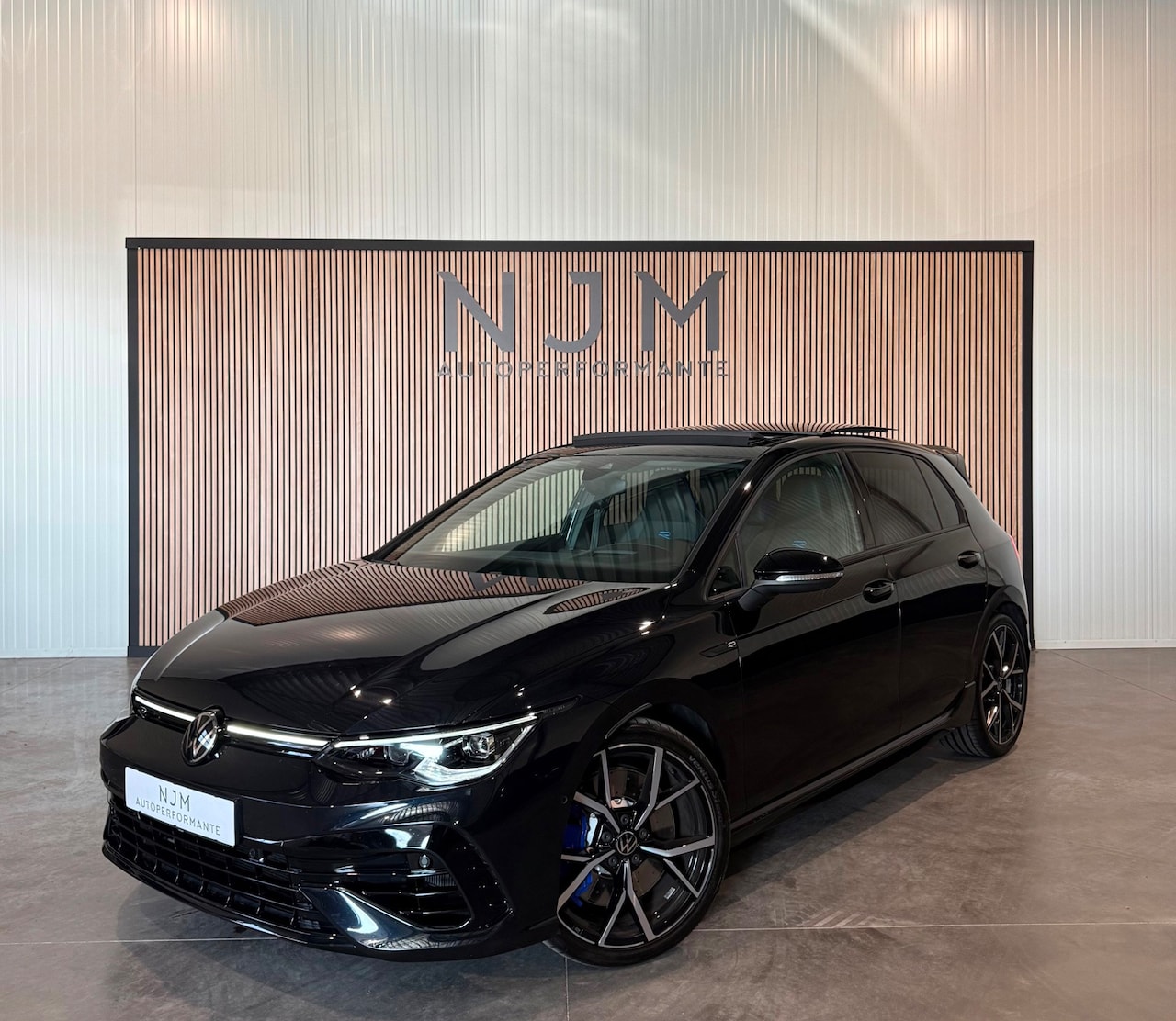 Volkswagen Golf - 2.0 TSI R 4Motion|Akrapovic|Pano|H&K|Leer - AutoWereld.nl
