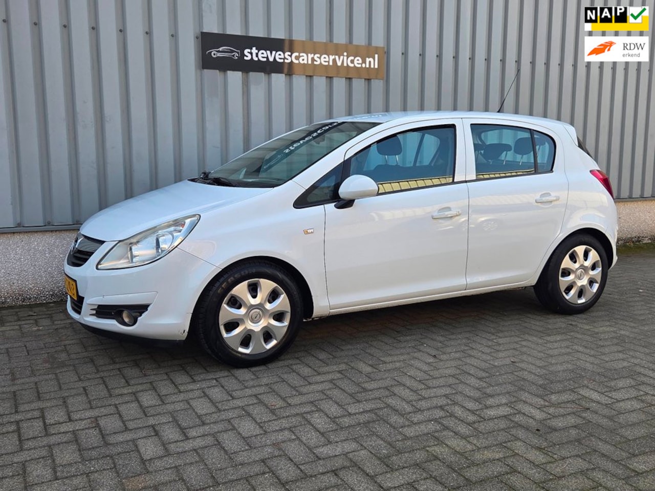 Opel Corsa - 1.2-16V Enjoy airco 5drs 146 dkm - AutoWereld.nl