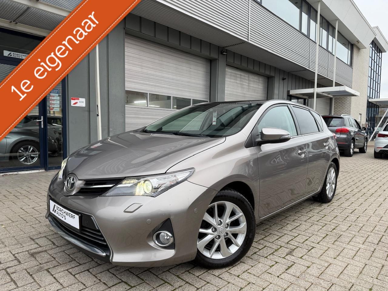 Toyota Auris - 1.6 Benzine | Trekhaak | Pano | Camera - AutoWereld.nl