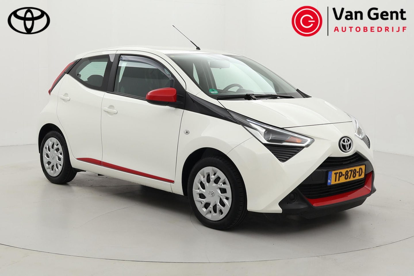 Toyota Aygo - 1.0 VVT-i x-play | Apple Carplay / Android Auto | Cruise Control | Airco | Camera | DAB | - AutoWereld.nl