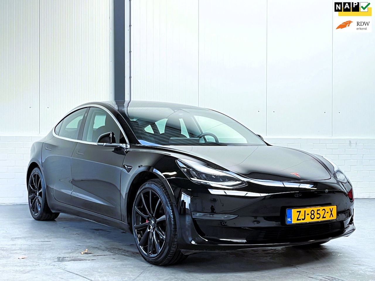 Tesla Model 3 - Long Range RWD Long Range AWD 75 kWh SoH 88%|Carbon - AutoWereld.nl