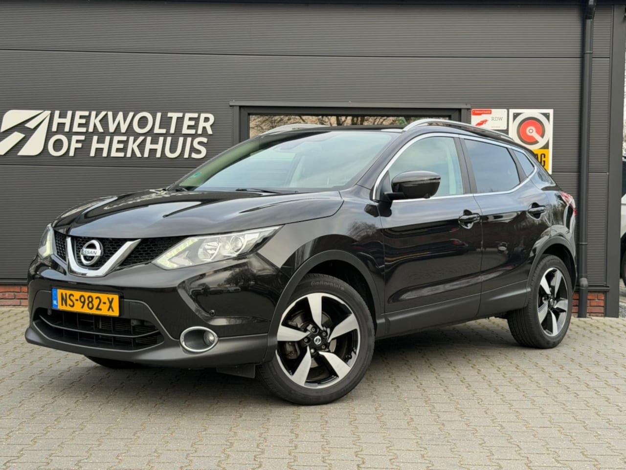 Nissan Qashqai - 1.2 N-Connecta | Camera | Trekhaak | Panodak | NAP - AutoWereld.nl