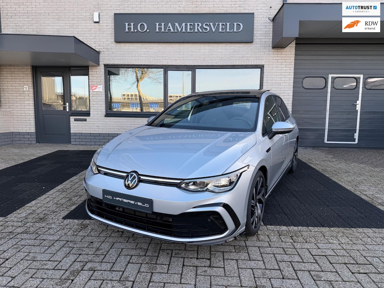 Volkswagen Golf - 1.5 eTSI Style R-Line Pano|IQ-Lights|Sfeerverlichting - AutoWereld.nl