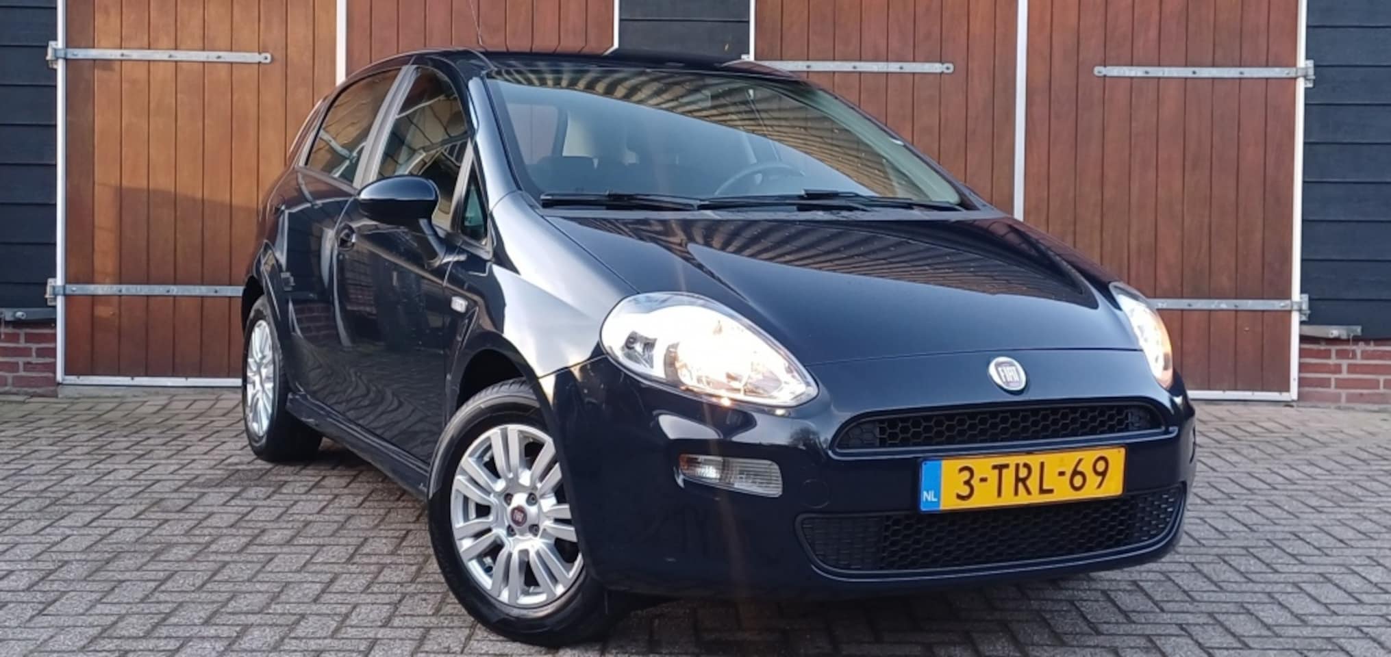 Fiat Punto Evo - 0.9 TwinAir Street 0.9 TwinAir Street, Trekhaak, NAP, Cruise control, Airco - AutoWereld.nl