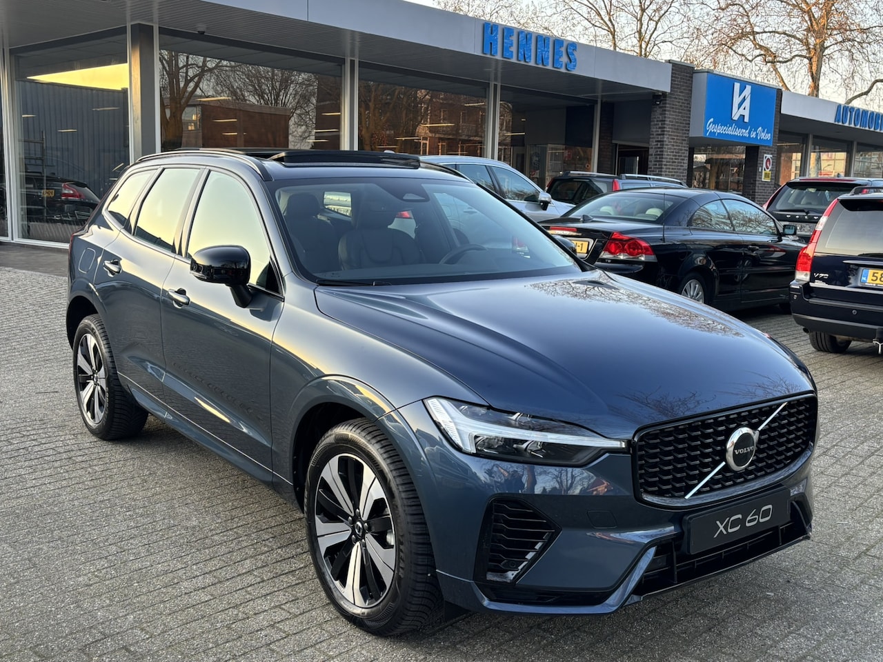Volvo XC60 - T6 Recharge 350pk Md 24 AWD Plus Dark Pano Keyless - AutoWereld.nl