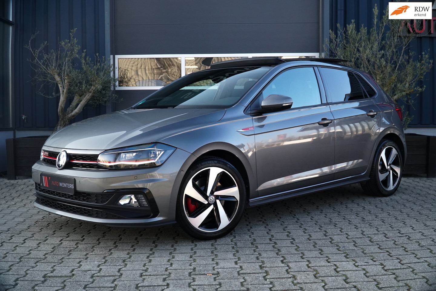 Volkswagen Polo - 2.0 TSI GTI 200PK PANO|CAMERA|NAVI - AutoWereld.nl