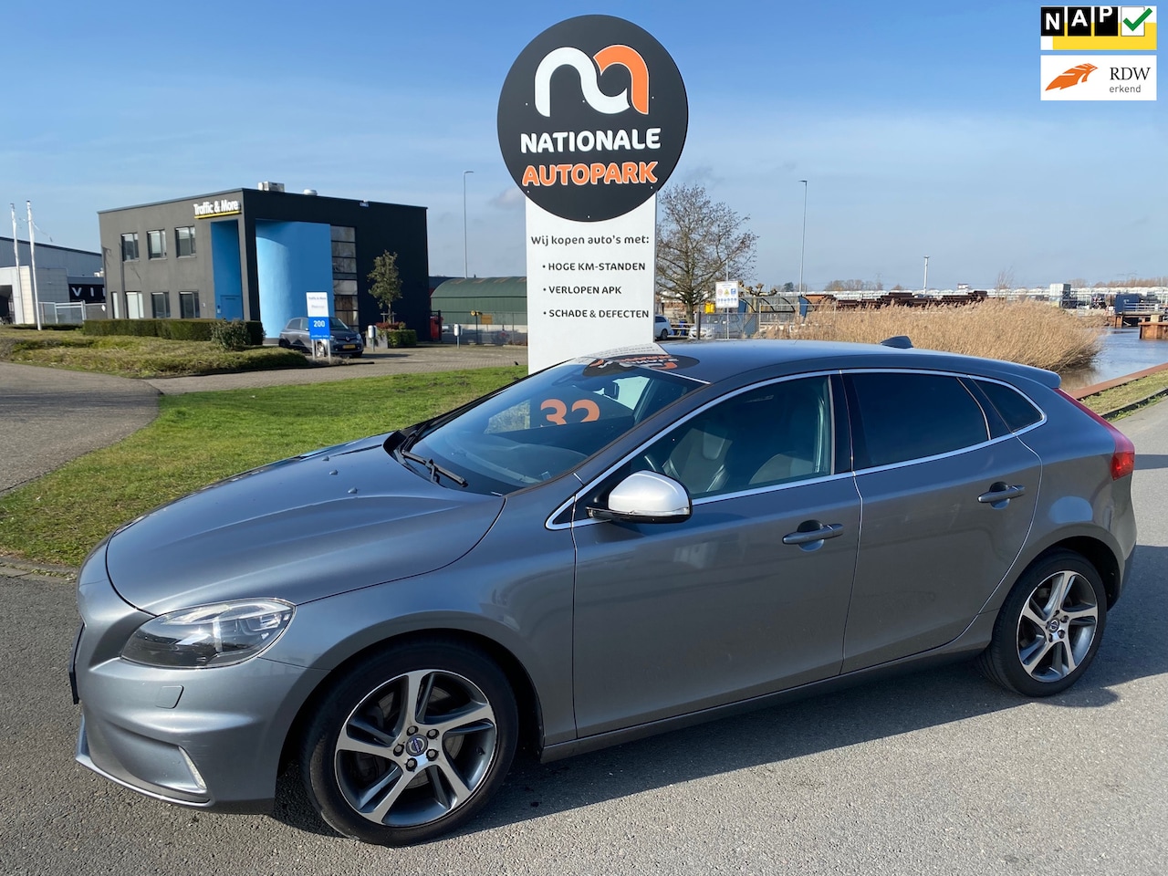 Volvo V40 - | 2014 | 2.0 D4 R-Design Business | APK - AutoWereld.nl
