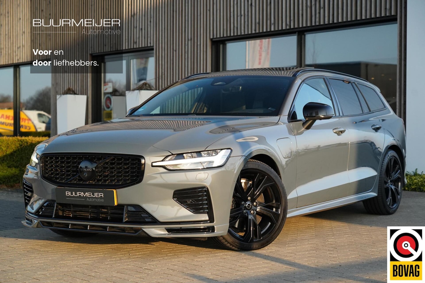 Volvo V60 - 2.0 T6 Plug-in hybrid AWD Ultimate Dark long range Heico Edition | Heico uitlaat met klep - AutoWereld.nl