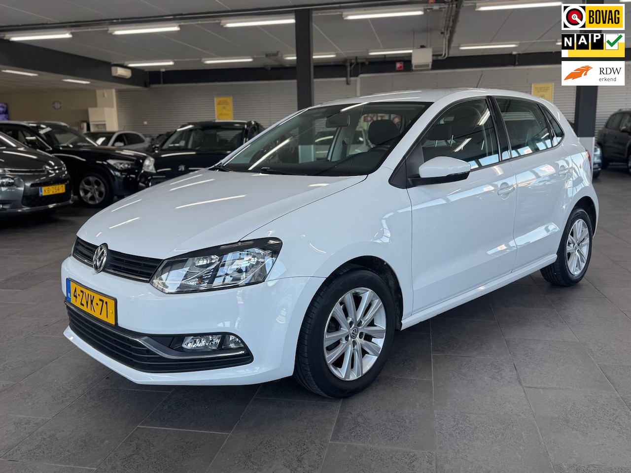 Volkswagen Polo - 1.2 TSI Comfortline 5-deurs airco navigatie cruise controle lm-velgen elektrische pakket - AutoWereld.nl