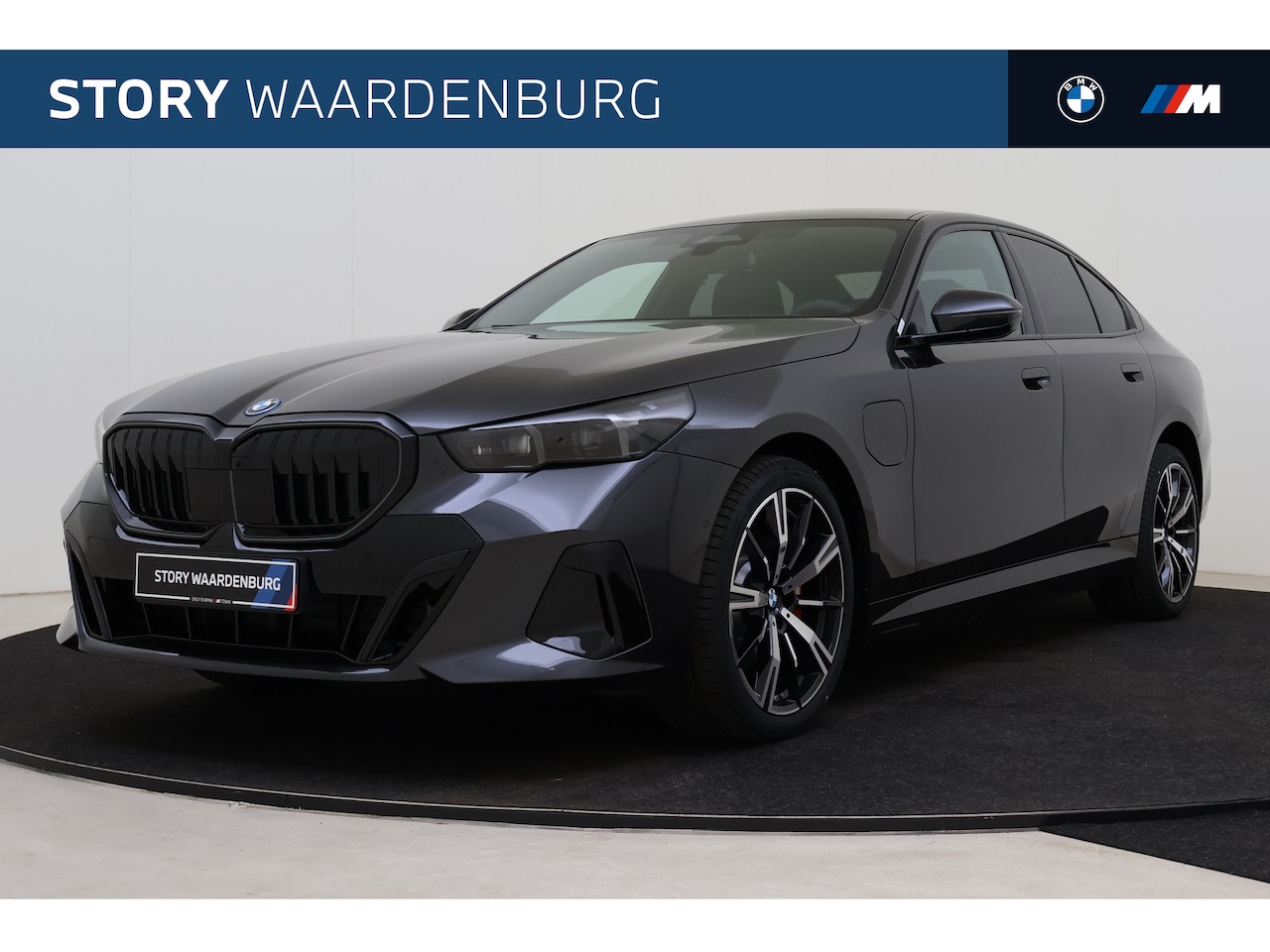 BMW 5-serie - 530e M Sport Automaat / Panoramadak / Trekhaak / Bowers & Wilkins / Stoelventilatie / Comf - AutoWereld.nl
