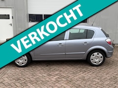 Opel Astra - 1.6 Essentia