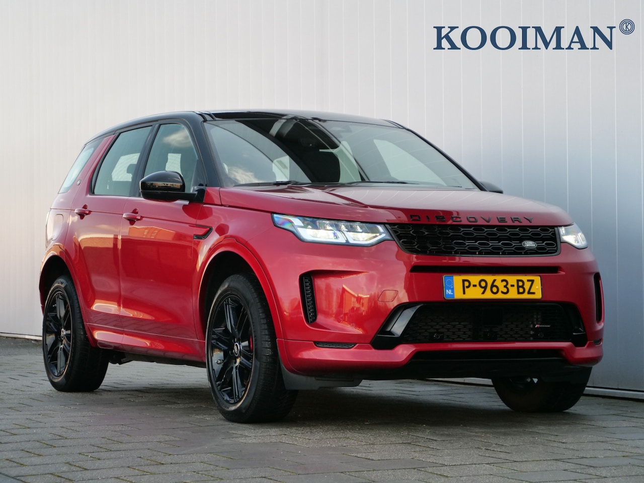 Land Rover Discovery Sport - P300e 1.5 R-Dynamic SE 309 Pk Automaat Navi / DAB / Pano-dak / Camera / Leer / Stoelverwar - AutoWereld.nl
