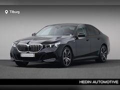 BMW 5-serie - 530e M Sport Edition | Achteruitrijcamera | Glazen Panoramadak | PDC Voor/Achter | M Sport
