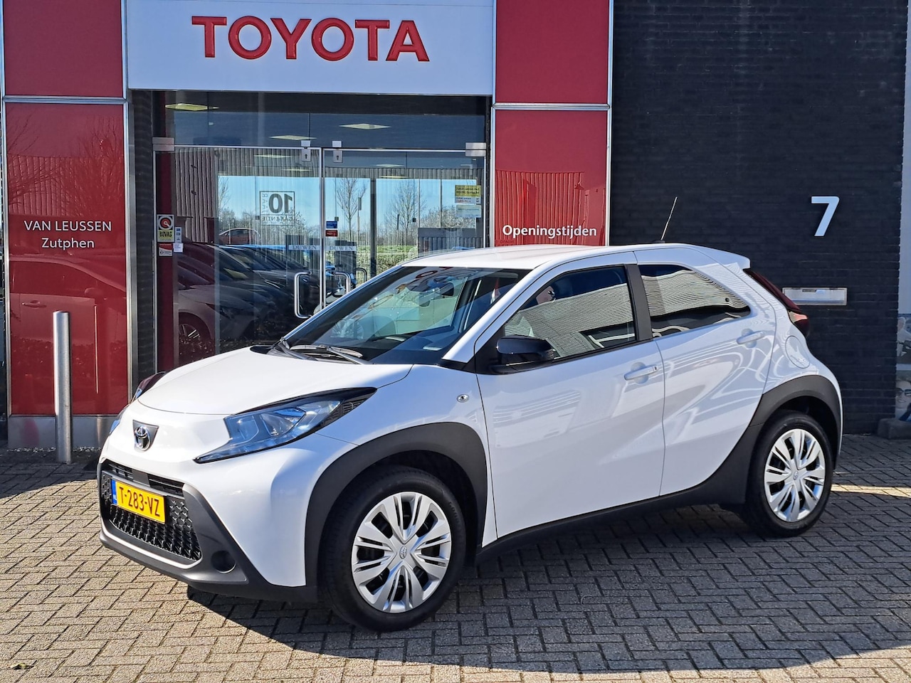 Toyota Aygo X - PLAY AUTOMAAT APPLE CAR PLAY & ANDROID AUTO CAMERA ADAPTIVE CRUISE - AutoWereld.nl