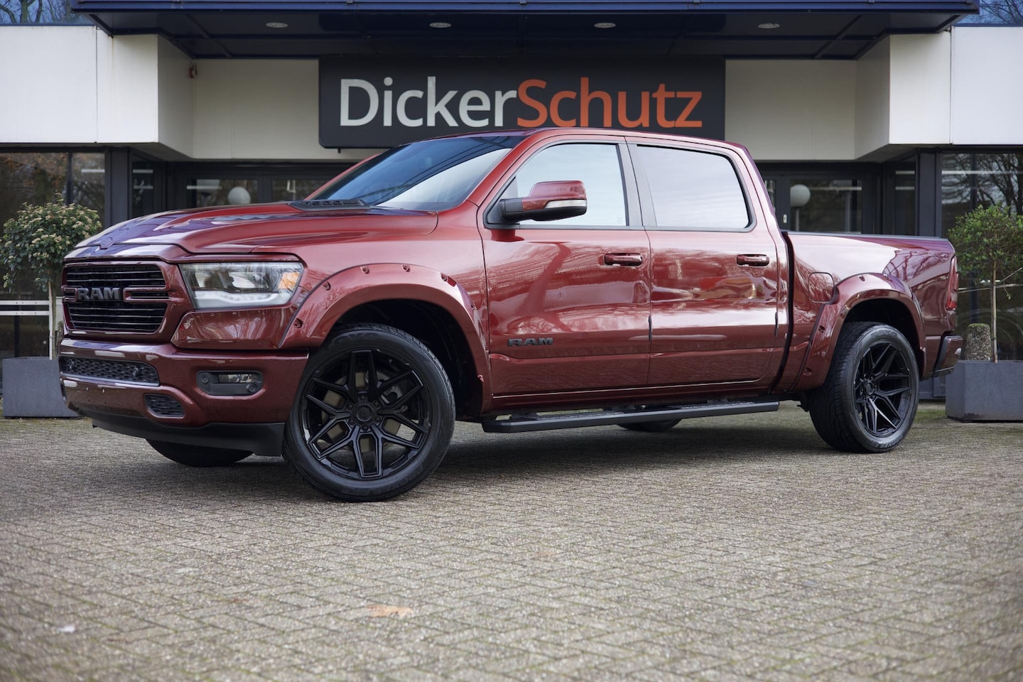 Dodge Ram 1500 - 5.7 V8 4x4 Crew Cab Sport 5.7 V8 4x4 Crew Cab Sport - AutoWereld.nl