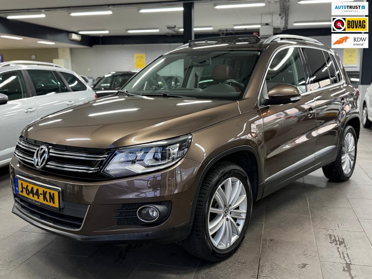 Volkswagen Tiguan - 2.0 TSI Sport&Style 4Motion panorama dak leer stoelverwarming xenon led navi trekhaak pdc - AutoWereld.nl