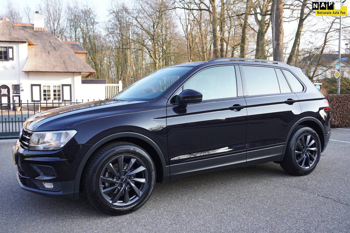Volkswagen Tiguan - 1.4 TSI Comfortline Business Apple Carplay Trekhaak - AutoWereld.nl