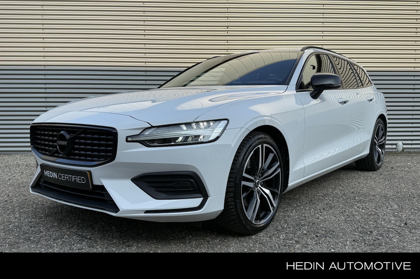 Volvo V60 - B3 Momentum Advantage | Trekhaak | 19 inch LM | PDC V/A | Parkeercamera | CarPlay/Android - AutoWereld.nl